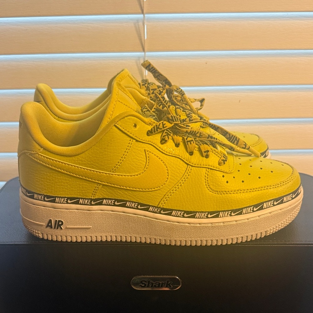 Nike Air Force 1 Yellow Sneakers